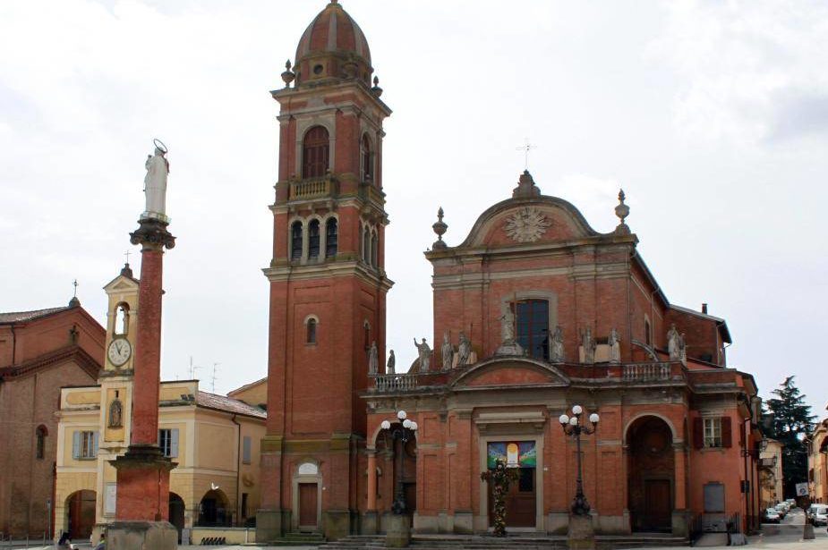 Suono Campane A Festa.Festa Del Crocifisso A Castel San Pietro Pronte A Suonare Le Campane In Piazza Xx Settembre